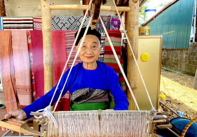 Trekking Don - Lan - (brocade weaving village) - Uoi village - Nam Bo stream (Half-day)